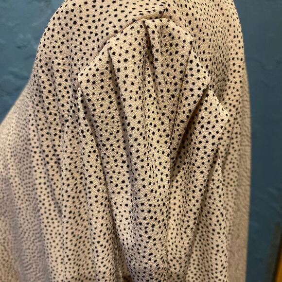 The perfect neutral timeless classic feminine blouse, Adrianna Papell, size 2x - Picture 4 of 10